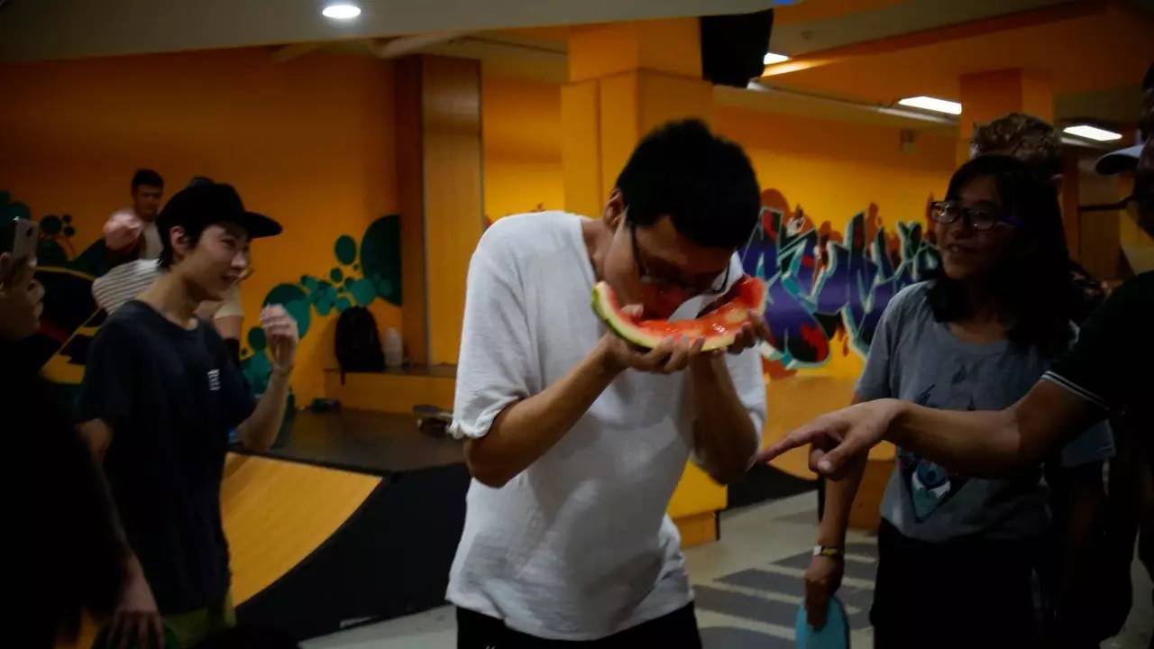 黑料网热点吃瓜：揭开娱乐圈背后的秘密